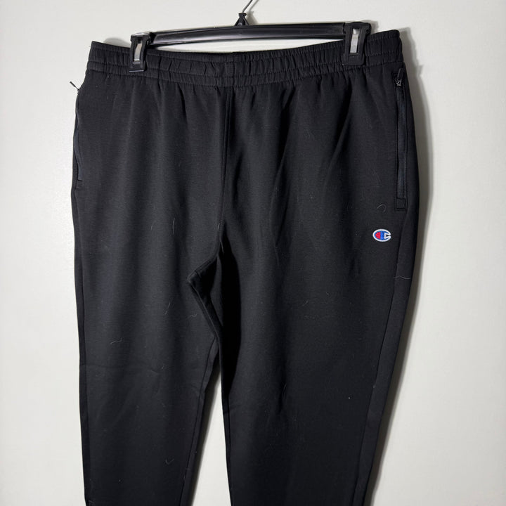 CHAMPION FLEECE  TROUSER BLACK COLOUR WITH SIDE ZIP POCKETS