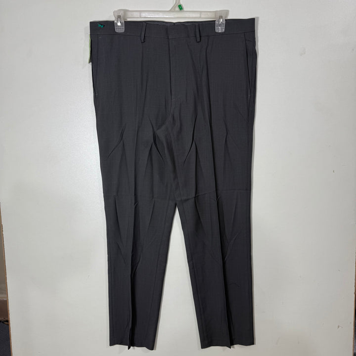 HAGGAR STRAIGHT FIT MACHINE WASHABLE PERFORMANCE DRESS PANT BRAND NEW WITH STRETCH GREY COLOUR