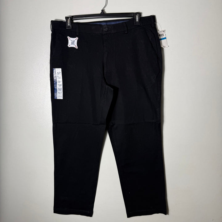 IZOD STRAIGHT FIT ADVANTAGE PERFORMANCE COTTON PANT BRAND NEW