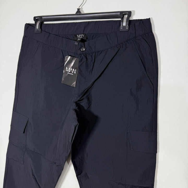 BOOHOOMAN LIGHT WEIGHT LOOSE FIT PARACHUTE STRAIGHT LEG CRINKL CARGO TROUSER BRAND NEW WITH STRETCH BLACK COLOUR