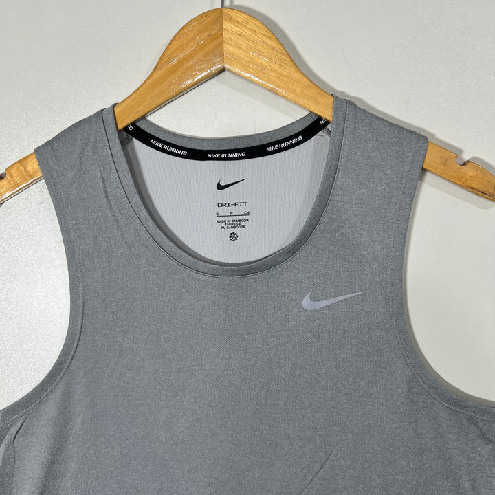 NIKE DRI FIT RUNNING SPORT SLEEVES LESS