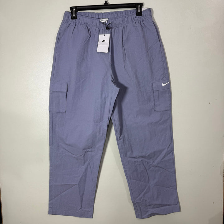 NIKE WOMEN STANDARD FIT PARACHUTE CARGO TROUSER BRAND NEW