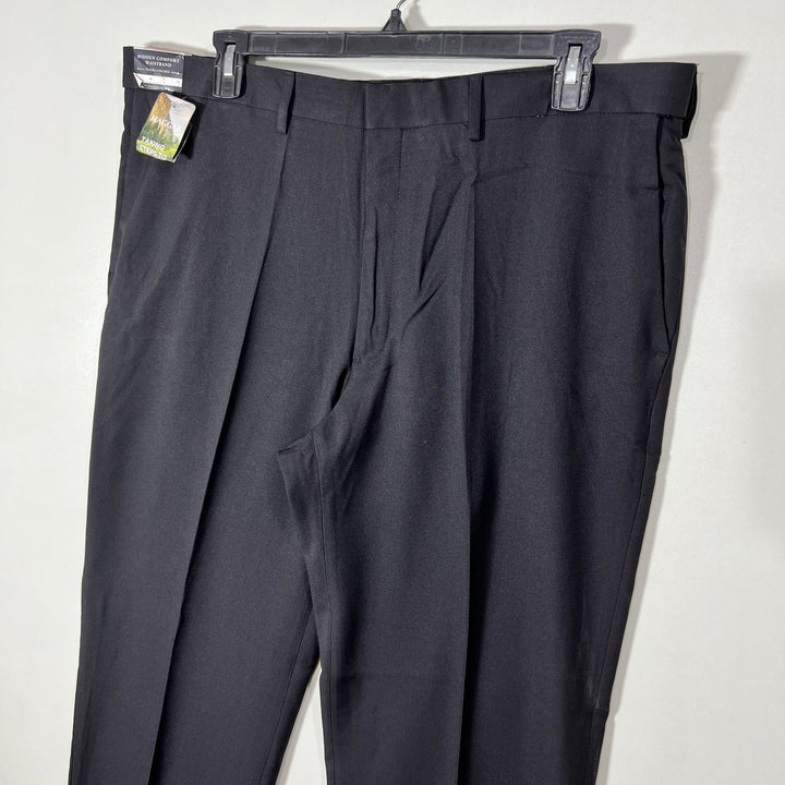HAGGAR CLASSIC FIT PREMIUM COMFORT DRESS PANT BRAND NEW WITH STRETCH
