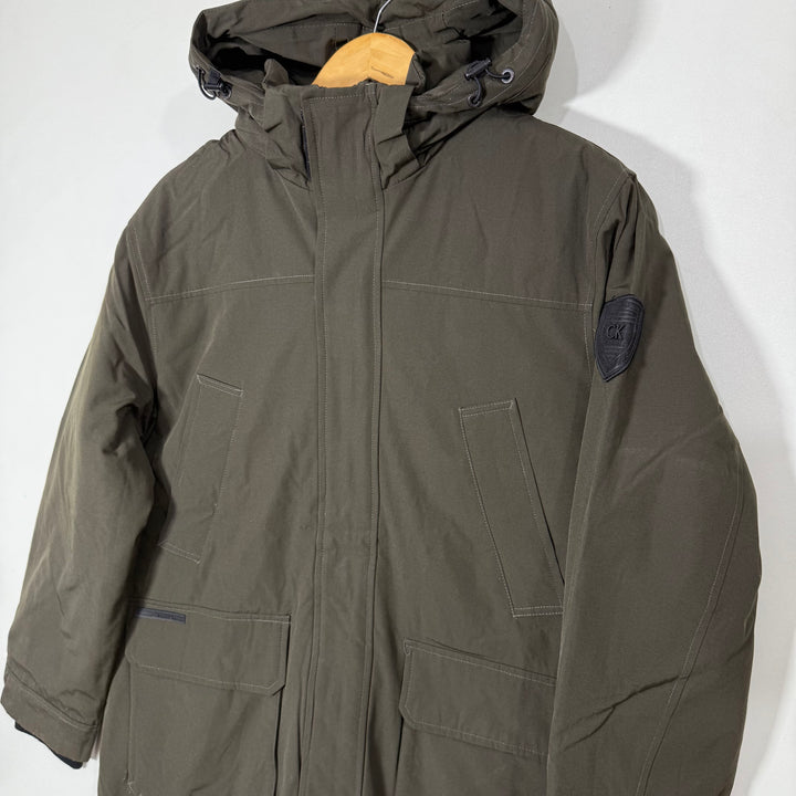 CALVIN KLEIN UOTER WEAR  WATER RESISTANT SHELL WIND PROTECTION STORM CUFF STORM COLLAR SMART PHONE POCKETS COLD READY JACKET WITH DETACHABLE HOOD GREEN COLOUR