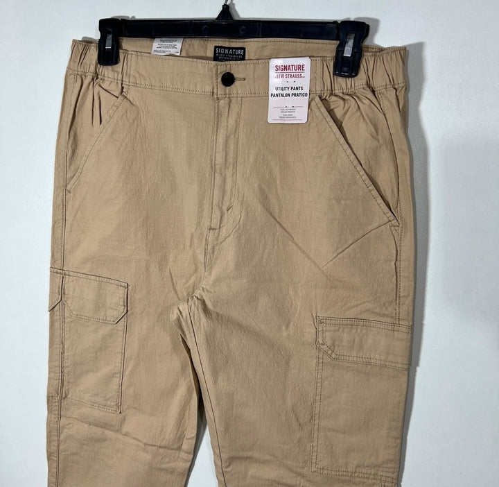 LEVIS SIGNATURE STRAIGHT FIT CARGO PANT BRA NEW WITH STRETCH