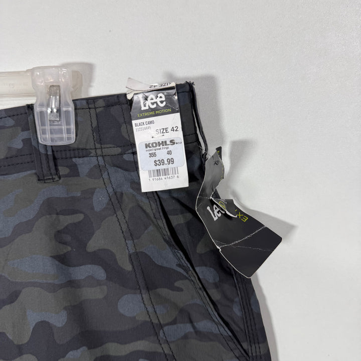 LEE EXTREME MOTION CAMOUFLAGE CARGO SHORT BRAND NEW WITH STRETCH