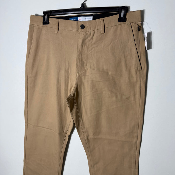OLD NAVY STRAIGHT FIT ULTIMATE TECH COTTON CHINO PANT BRAND NEW WITH STRETCH