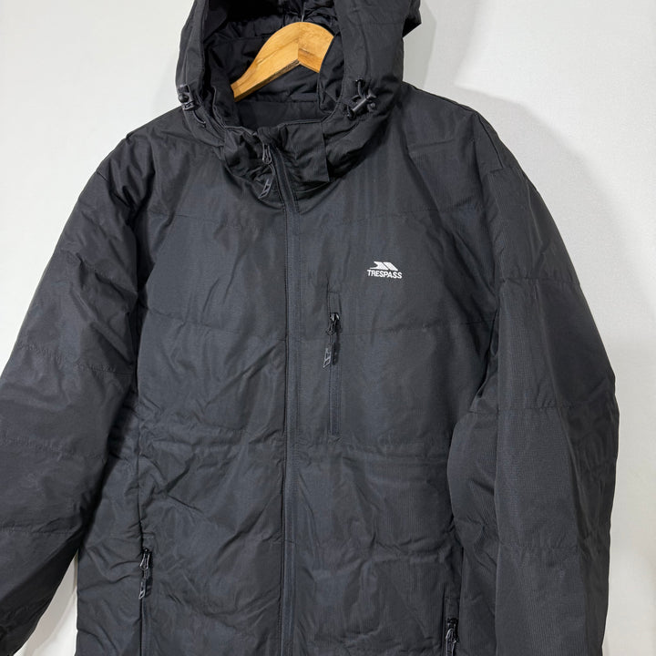 TRESPASS PERFORMANCE OUTDOOR CLOTHING WATER PROOF WIND PROOF JACKET BRAND NEW BLACK COLOUR WITH DETACHABLE HOOD