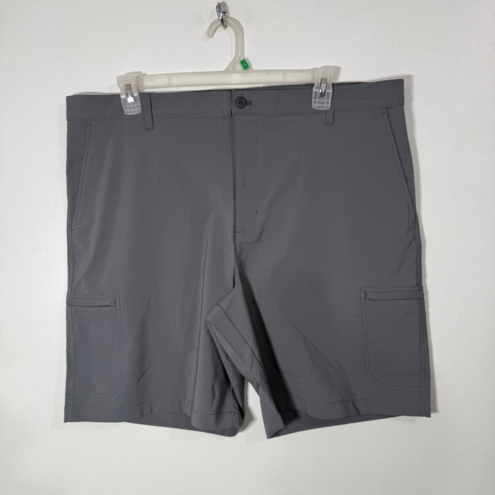 CHAPS PERFORMANCE GOLF SHORT BRAND NEW WITH STRETCH