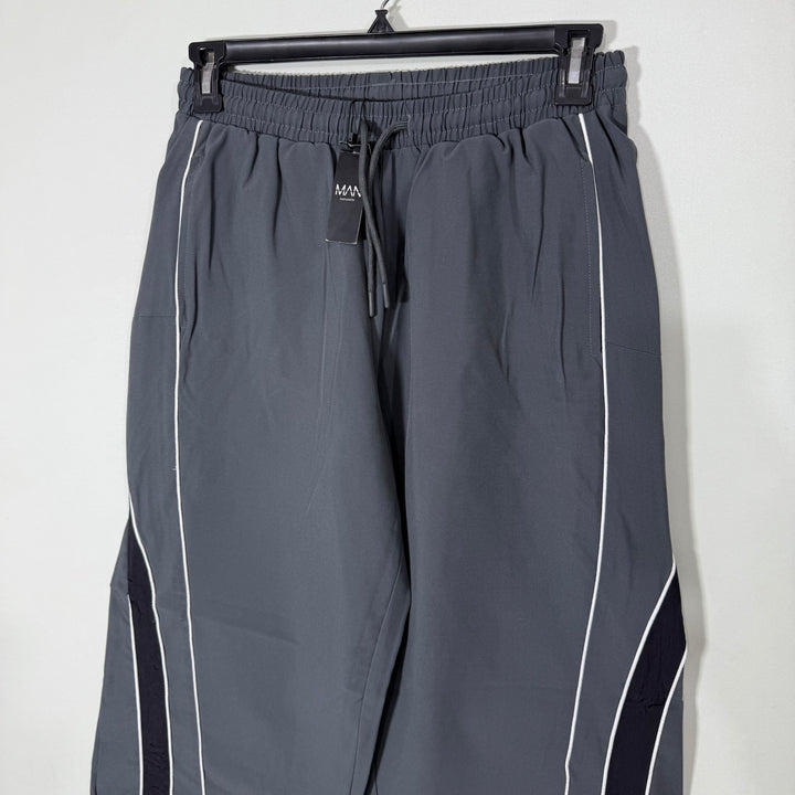 BOOHOOMAN BAGGY FIT PARACHUTE TROUSER BRAND NEW GREY COLOUR