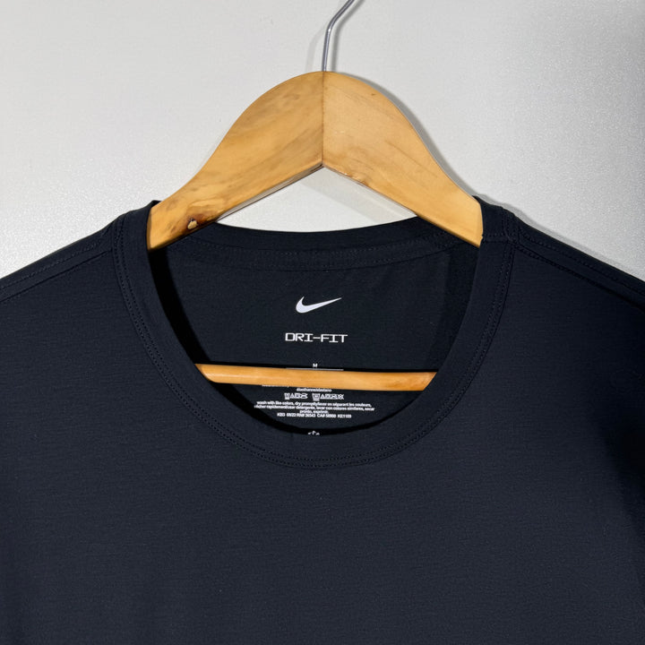 NIKE DRI FIT LIGHT WEIGHT SPORT TSHIRT BLACK COLOUR