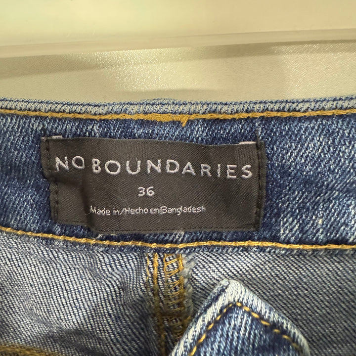 NO BOUNDARIES RIPPED DENIM SHORT WITH STRETCH