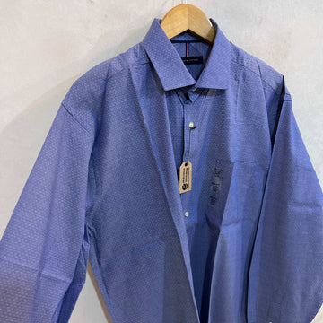 TOMMY HILFIGER REGULAR FIT WRINKLE RESISTANT SEMI FORMAL SHIRT WITH STRETCH - JS BROTHERS 