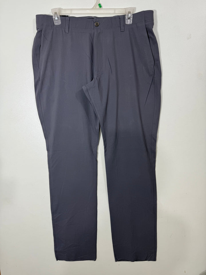 UNDER ARMOUR STRAIGHT FIT PERFORMANCE PANT BRAND NEW WITH STRETCH GREY COLOUR