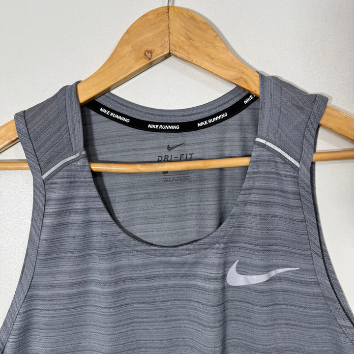 NIKE RUNNING SPORT SLEEVES LESS