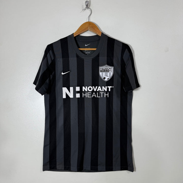 NIKE DRI FIT SPORT TSHIRT