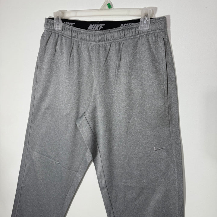 NIKE THERMA FIT LOOSE FIT SPORT TROUSER INNER FLEECE GREY COLOUR