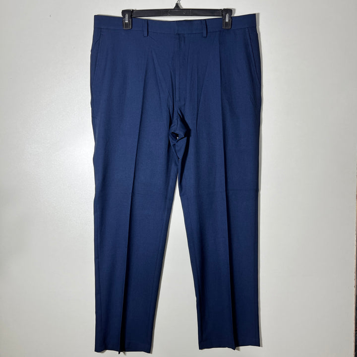 HAGGAR TAILORED FIT TRAVEL PERFORMANCE DRESS PANT WITH STRETCH