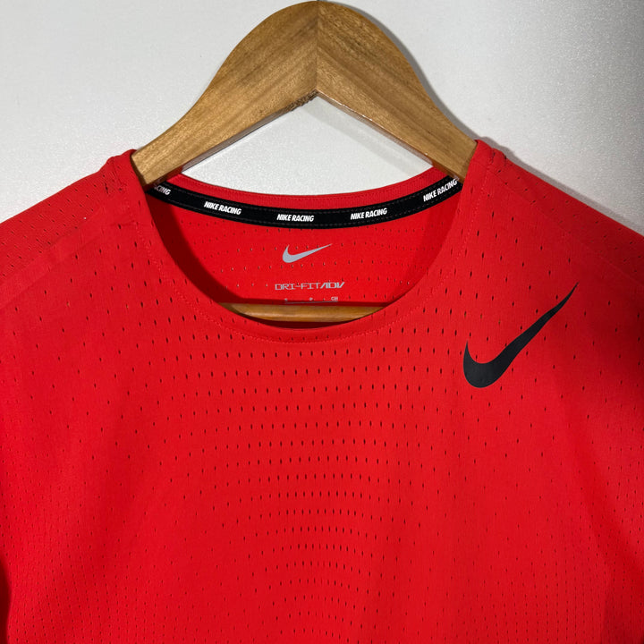 NIKE DRI FIT LIGHT WEIGHT RUNNING SPORT TSHIRT