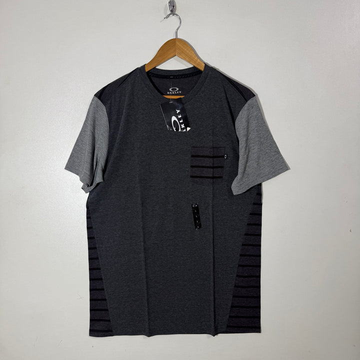 OAKLEY COTTON TSHIRT BRAND NEW
