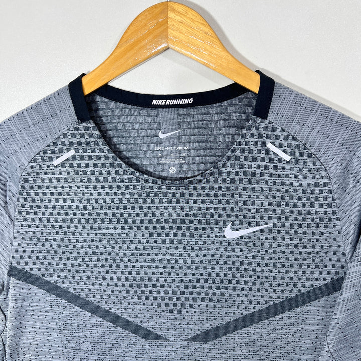 NIKE DRI FIT RUNNING SPORT TSHIRT