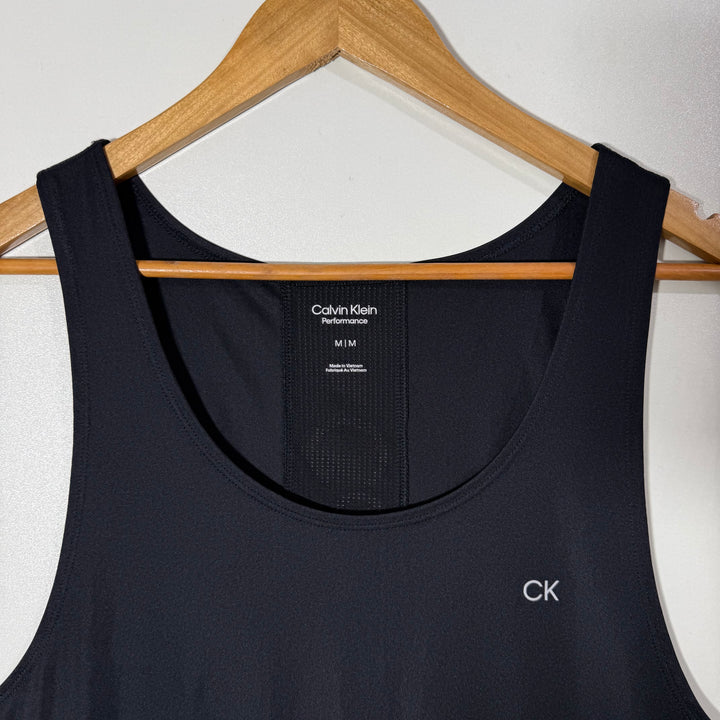 CALVIN KLEIN PERFORMANCE SPORT SLEEVES LESS BLACK COLOUR