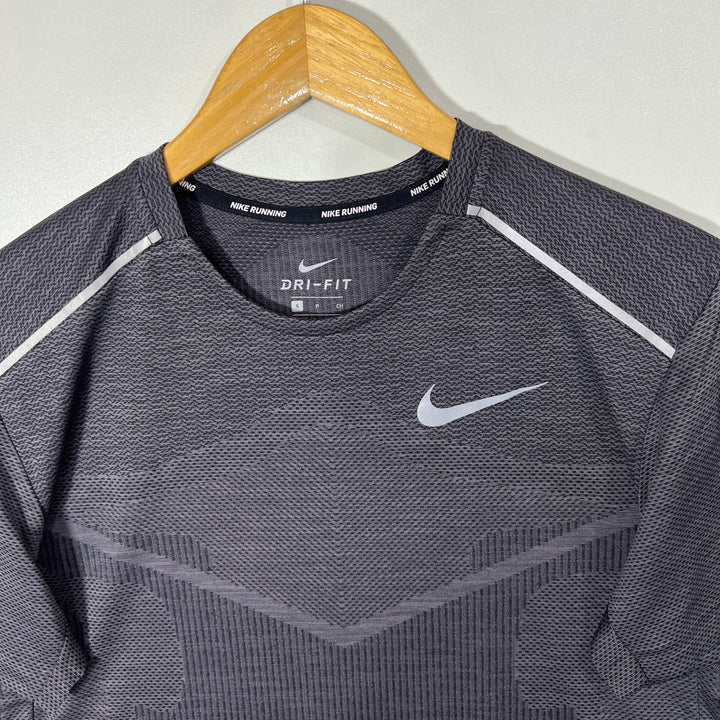 NIKE DRI FIT RUNNING SPORT TSHIRT