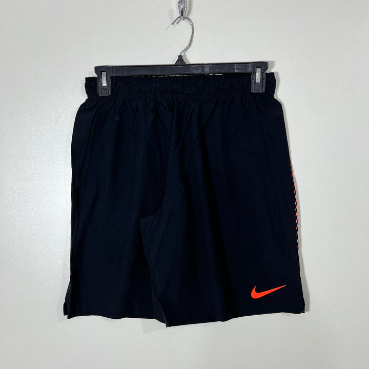 NIKE ULTRA LIGHT WEIGHT PARACHUTE SHORT