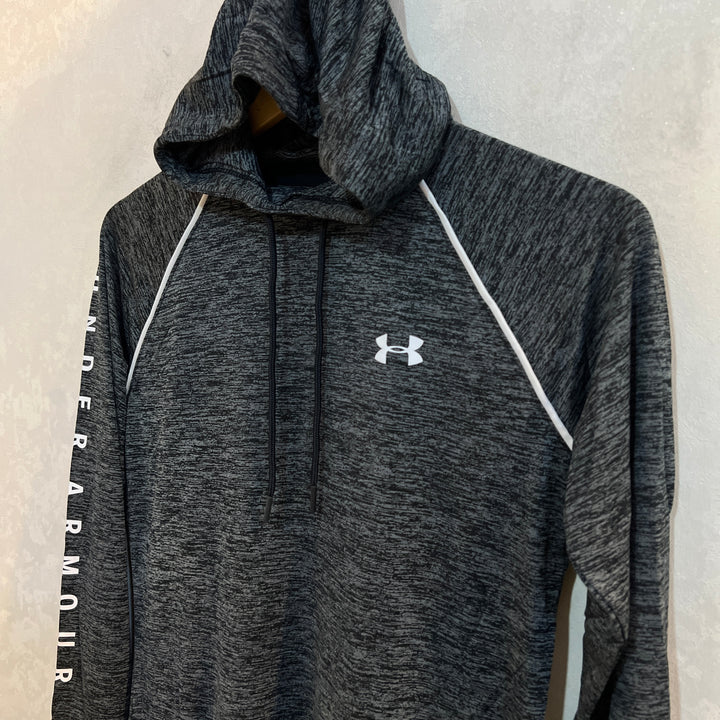 UNDER ARMOUR HEATGEAR WOMEN LONG SLEEVES SPORT TSHIRT WITH HOOD