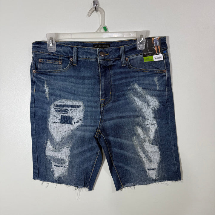 NO BOUNDARIES RIPPED DENIM SHORT WITH STRETCH