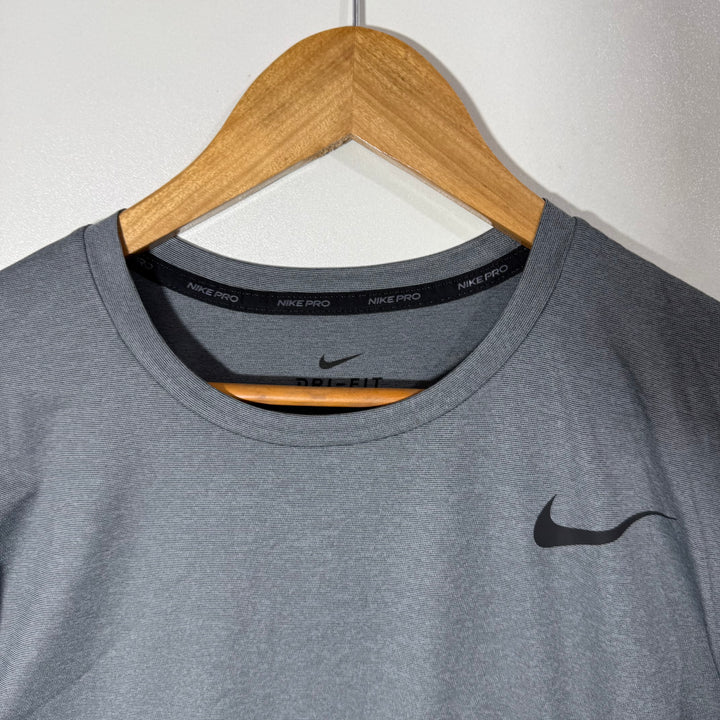 NIKE DRI FIT STANDARD FIT SPORT TSHIRT GREY COLOUR