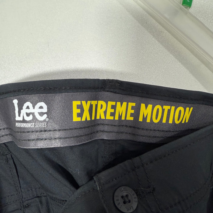 LEE EXTREME COMFORT CARGO COTTON SHORT BRAND NEW WITH STRETCH