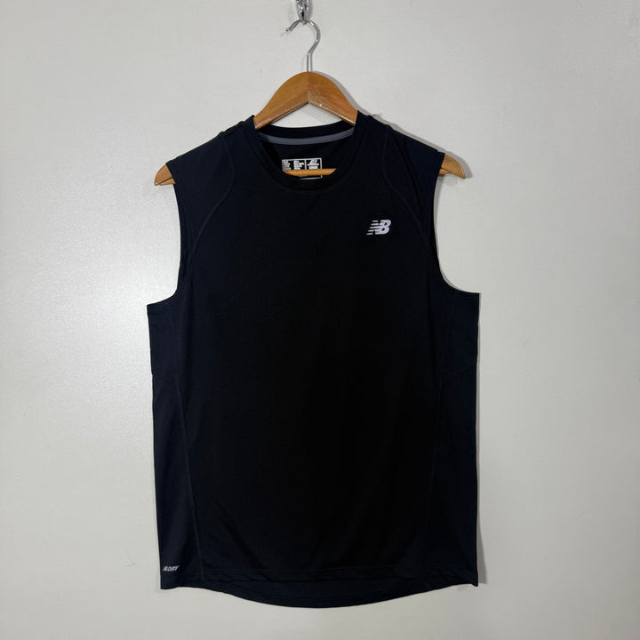 NEW BALANCE SPORT SLEEVES LESS BLACK COLOUR