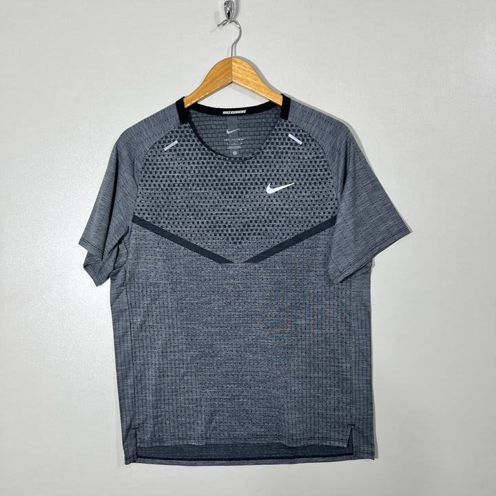 NIKE DRI FIT RUNNING SPORT TSHIRT