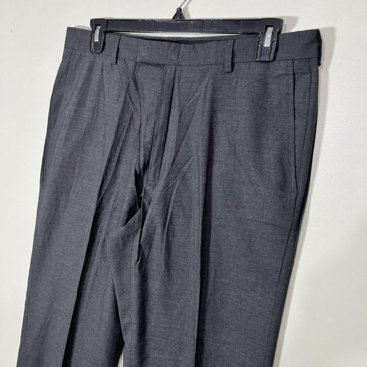 HAGGAR STRAIGHT FIT DRESS PANT BRAND NEW WITH STRETCH