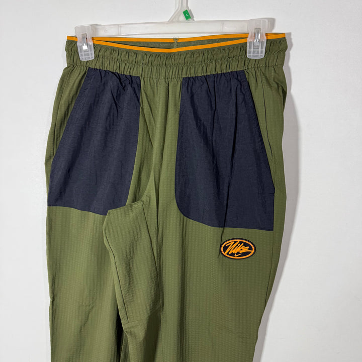 NIKE DRI FIT HYBRID TROUSER GREEN COLOUR