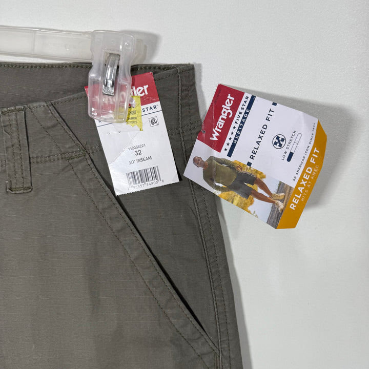WRANLGLER CARGO COTTON SHORT BRAND NEW GREEN COLOUR