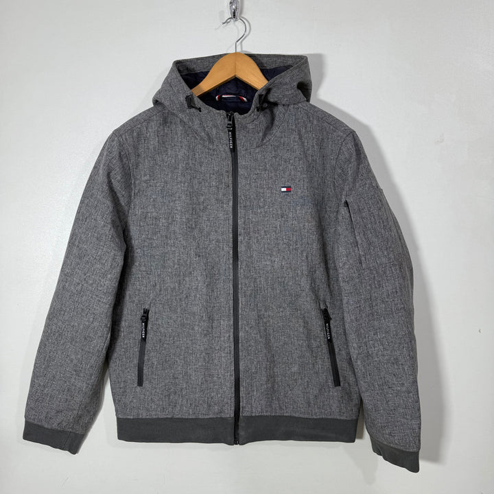 TOMMY HILFIGER 3 LAYER FABRIC WATER RESISTANT WIND RESISTANT SOFT SHELL WINDBREAKER JACKET WITH HOOD