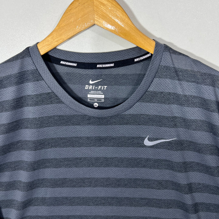 NIKE DRI FIT RUNNING SPORT TSHIRT