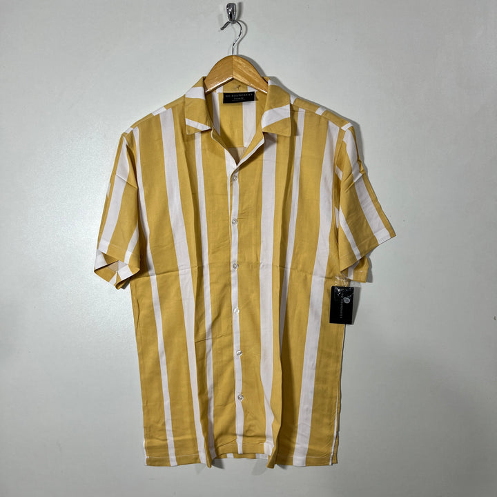 MO BOUNDARIES SAFARI COLLAR HALF SLEEVES HAWAI SHIRT BRAND NEW