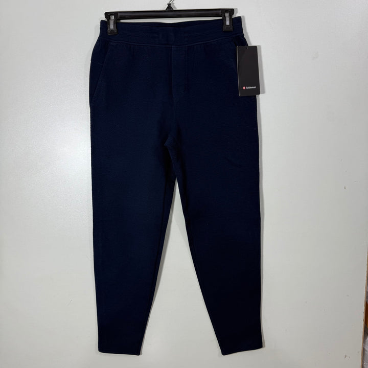 LULULEMON TAPERED FIT LIGHTLY TEXTURED COTTON BLEND SPACER FABRIC IS STRETCHY AND SWEAT WICKING WITH A MATTE FINISH ELASTIC WAISTBAND ZIP POCKETS SWEAT TROUSER BRAND NEW BLUE COLOUR