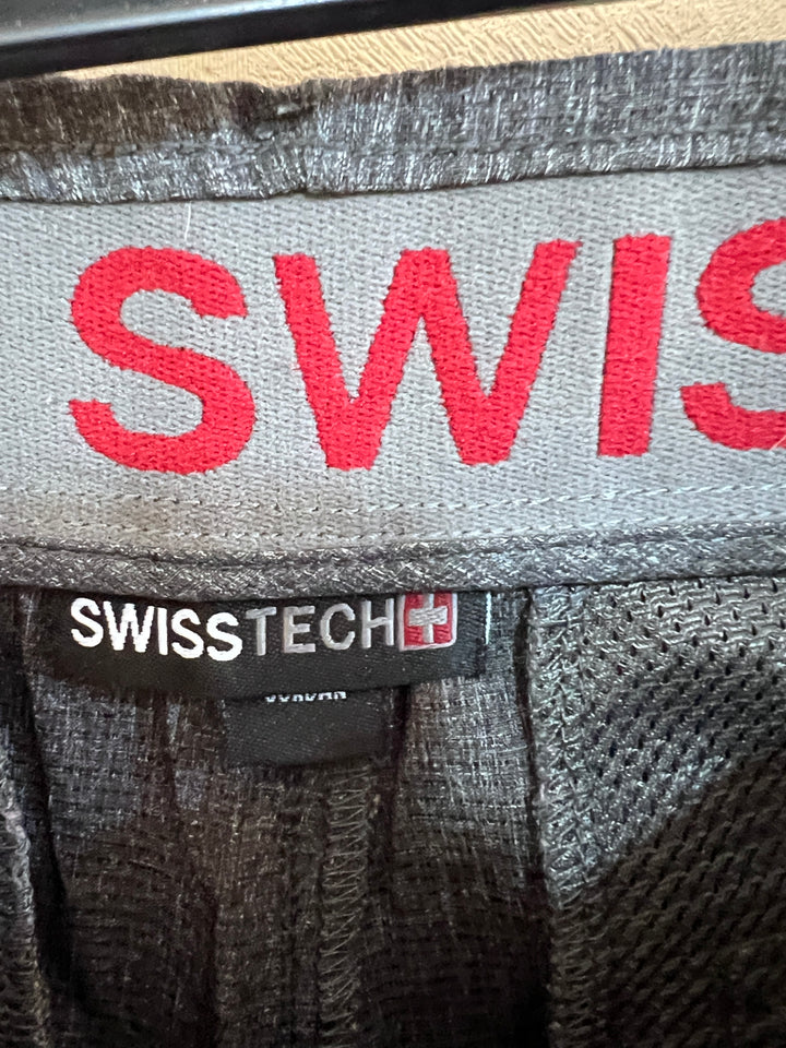 SWISS TECH ADJUSTABLE WAISTBAND PERFORMANCE SHORT