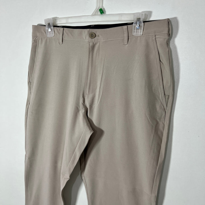 IZOD STRAIGHT FIT PERFORMANCE PANT WITH STRETCH