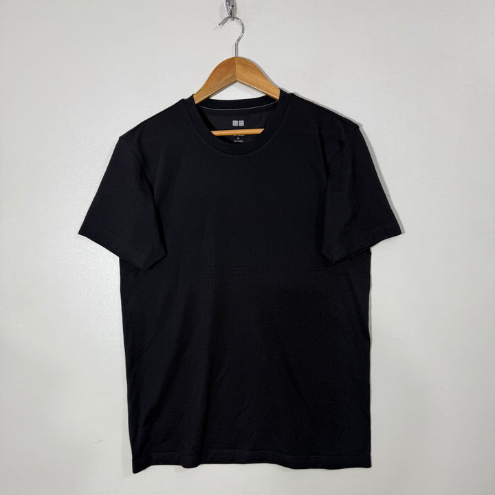 UNIQLO RUNNING SPORT TSHIRT BLACK COLOUR