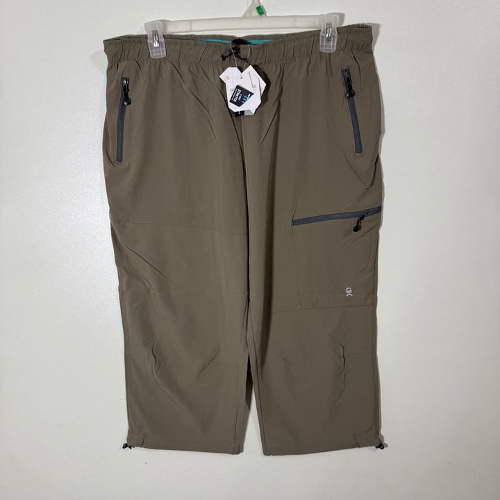 LITTLE DONKEY THREE QUARTER HYBRID SHORT BRAND NEW WITH SIDE ZIP POCKETS