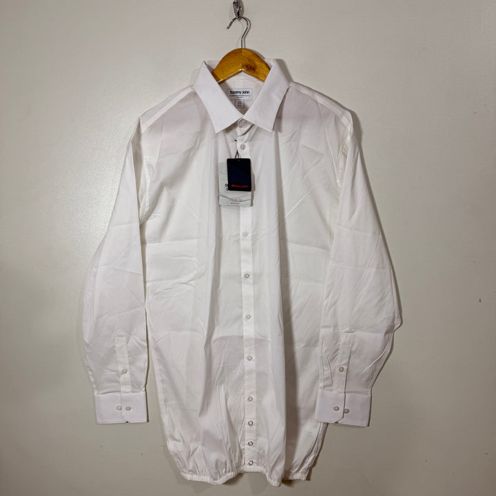TOMMY JOHN CLASSIC FIT THE STAY TUCKED DRESS SHIRT BRAND NEW WHITE COLOUR WITH STRETCH