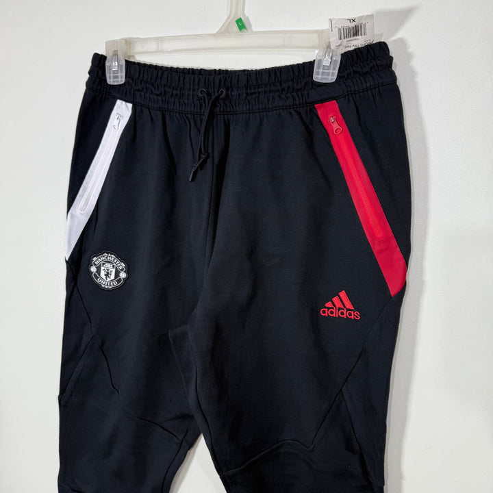 ADIDAS MANCHESTER UNITED TECH FLEECE TROUSER WITH SIDE ZIP POCKETS BRAND NEW BLACK COLOUR