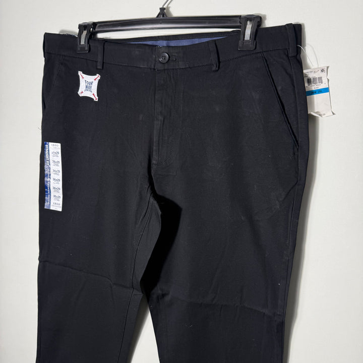 IZOD STRAIGHT FIT ADVANTAGE PERFORMANCE COTTON PANT BRAND NEW