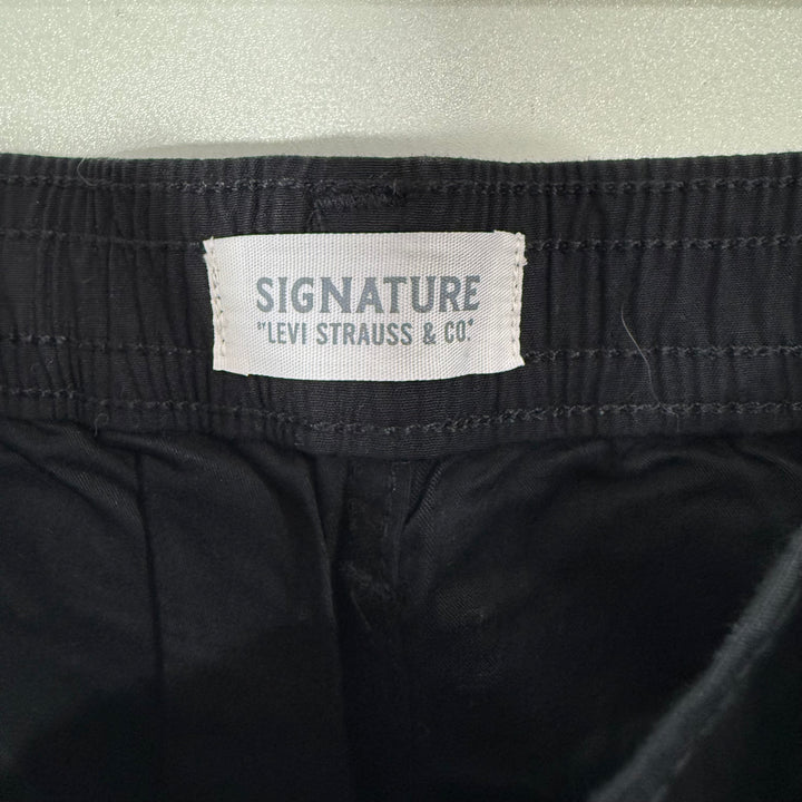 LEVIS SIGNATURE COTTON SHORT WITH SIDE ZIP POCKETS BLACK COLOUR WITH STRETCH