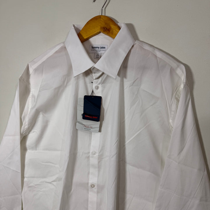 TOMMY JOHN CLASSIC FIT THE STAY TUCKED DRESS SHIRT BRAND NEW WHITE COLOUR WITH STRETCH